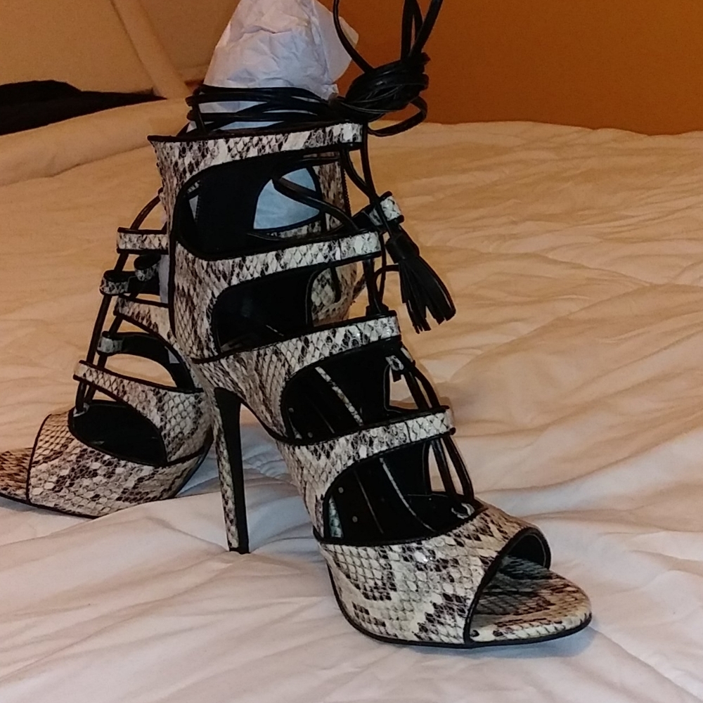 Shoes - Picture 3 of 7